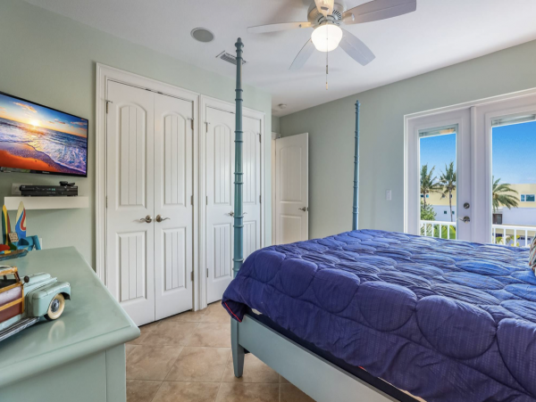 Expansive Beach Home - Casual Luxury - Steps to the Beach